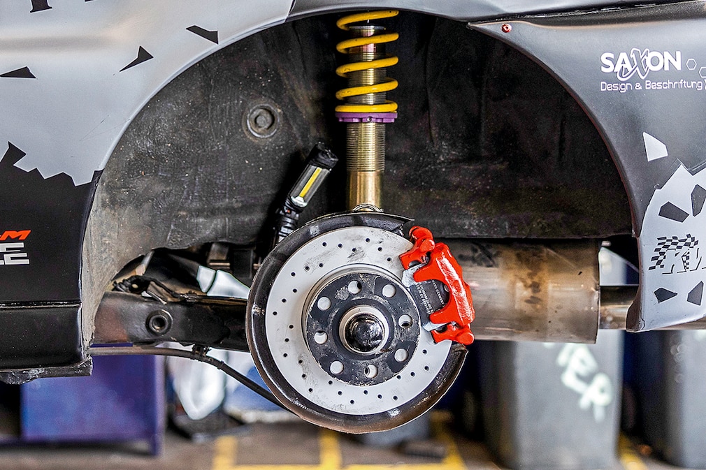 Brake discs, pads and new wheel bearings Brake discs, pads and new wheel bearings